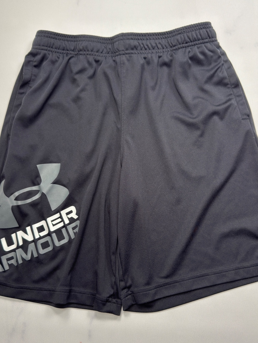 Under Armour Athletic Shorts Loose Fit Logo Print - Boys XL